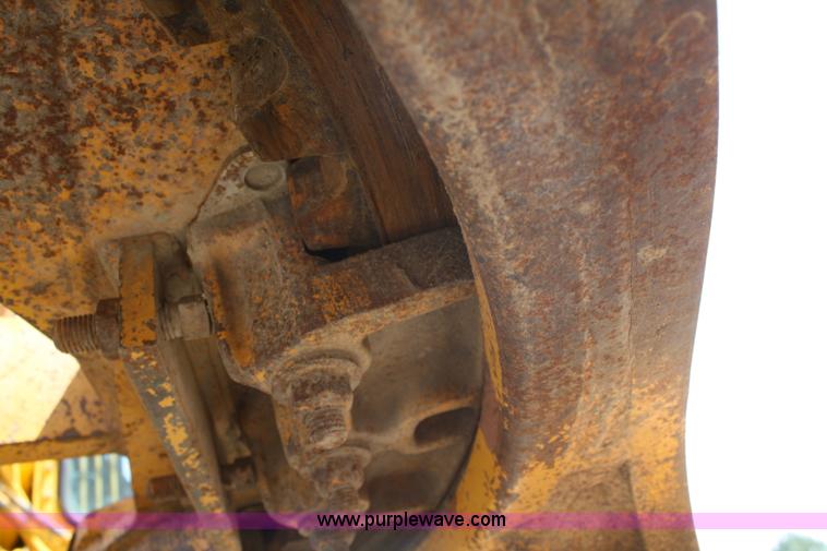 image for item A2006 1977 Caterpillar 140G articulating motor grader