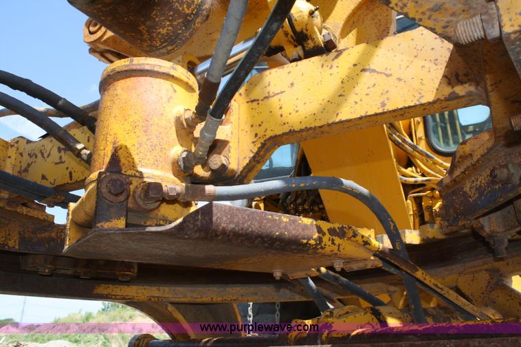 image for item A2006 1977 Caterpillar 140G articulating motor grader