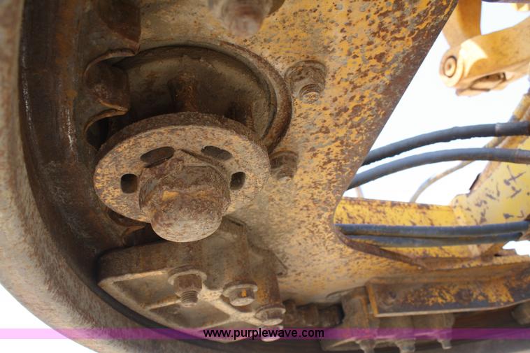 image for item A2006 1977 Caterpillar 140G articulating motor grader