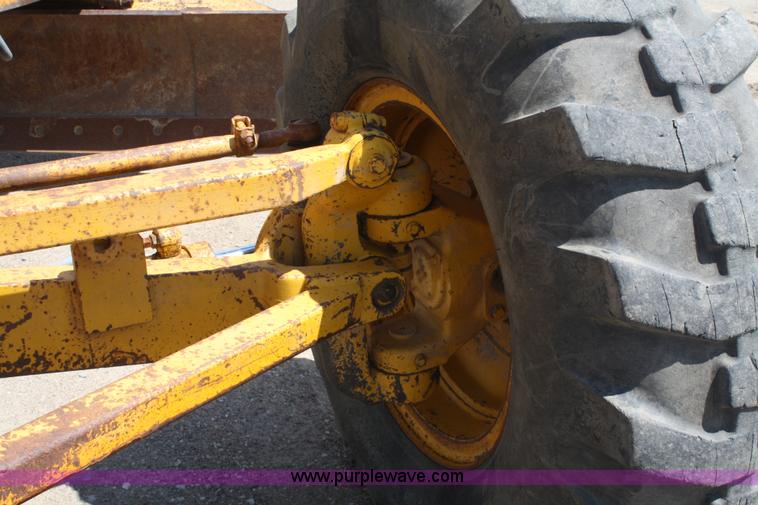 image for item A2006 1977 Caterpillar 140G articulating motor grader