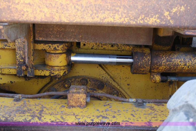 image for item A2006 1977 Caterpillar 140G articulating motor grader