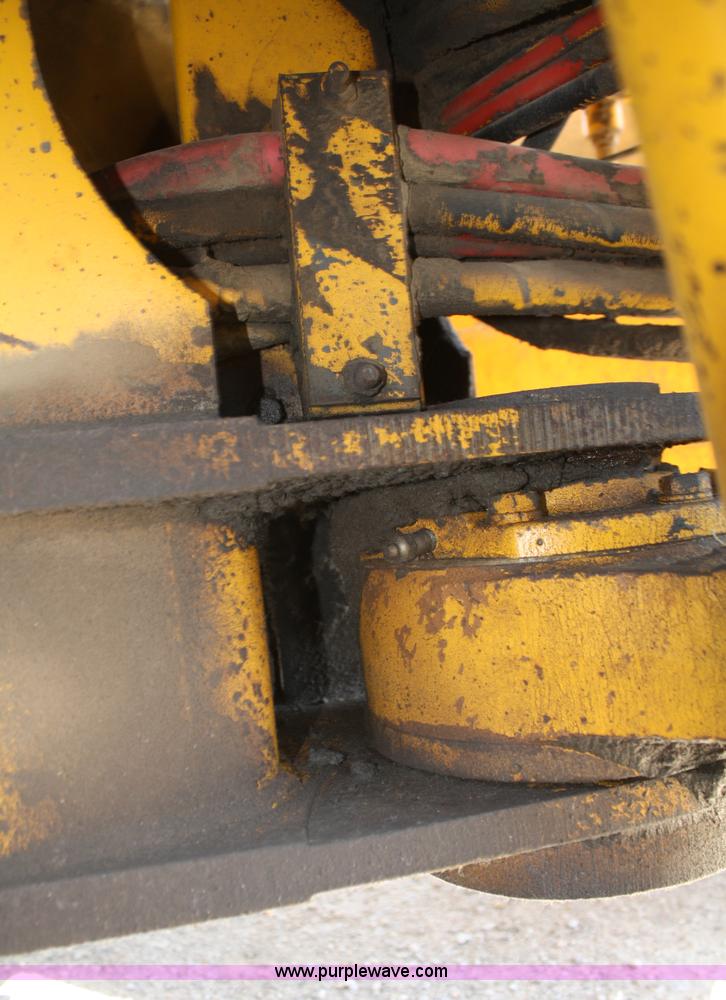 image for item A2006 1977 Caterpillar 140G articulating motor grader