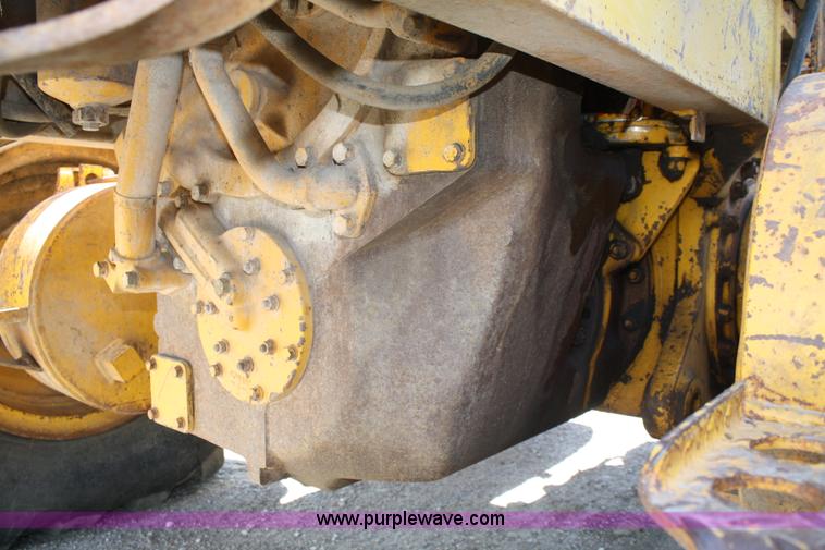 image for item A2006 1977 Caterpillar 140G articulating motor grader