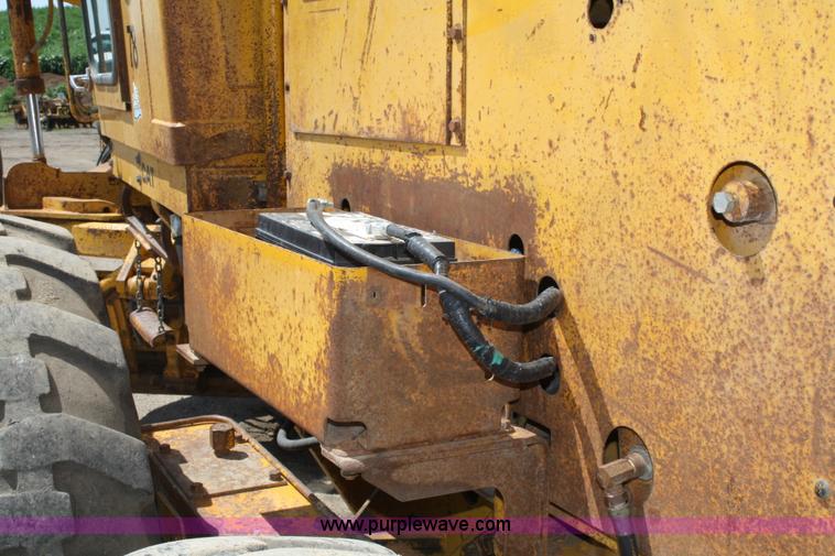 image for item A2006 1977 Caterpillar 140G articulating motor grader