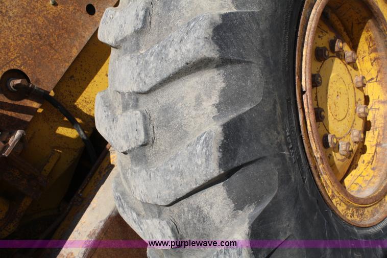 image for item A2006 1977 Caterpillar 140G articulating motor grader