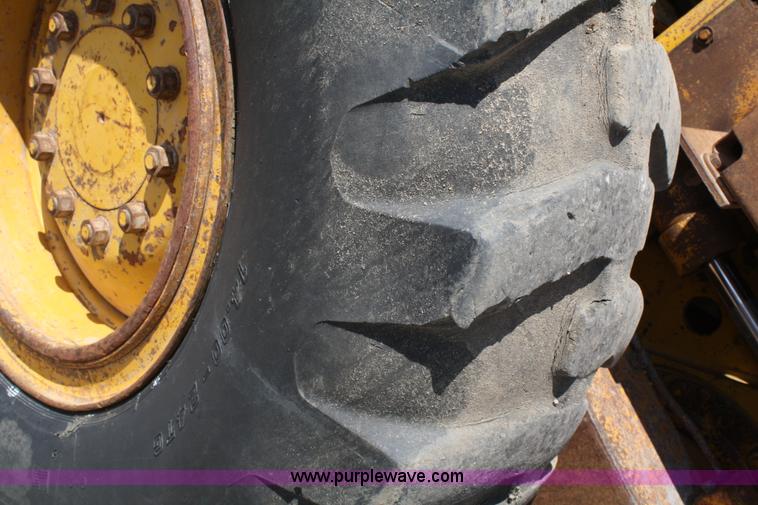 image for item A2006 1977 Caterpillar 140G articulating motor grader