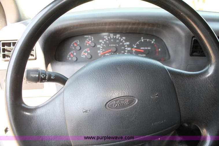 image for item A2059 1999 Ford F450 Super Duty utility pickup truck