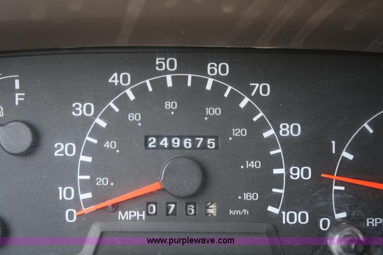 image for item A2059 1999 Ford F450 Super Duty utility pickup truck