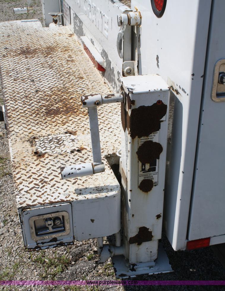 image for item A2059 1999 Ford F450 Super Duty utility pickup truck