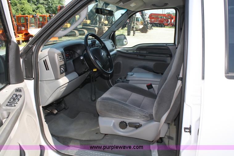 image for item A2060 2002 Ford F250 Super Duty crew cab pickup truck