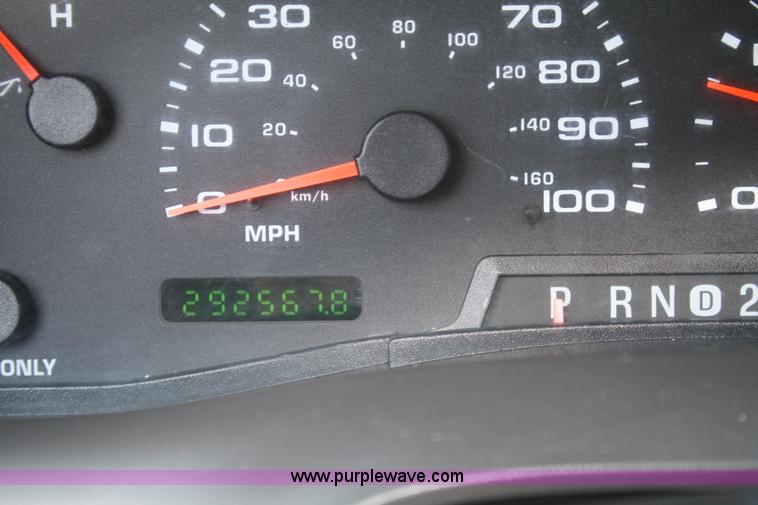 image for item A2060 2002 Ford F250 Super Duty crew cab pickup truck