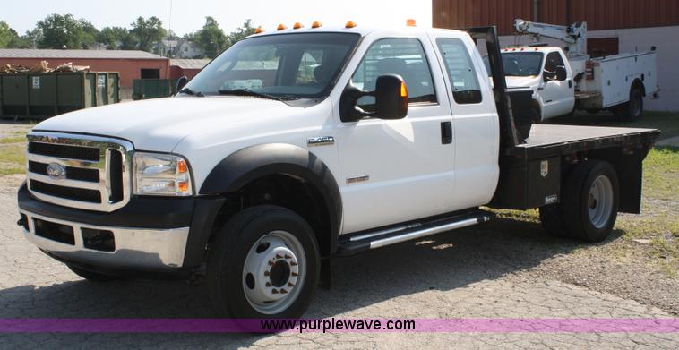 image for item A2061 2006 Ford F450 Super Duty extended cab pickup truck