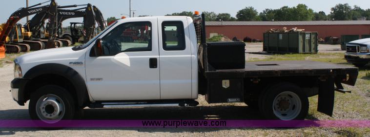 image for item A2061 2006 Ford F450 Super Duty extended cab pickup truck