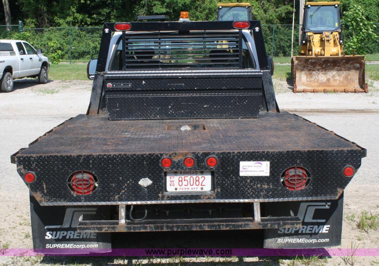 image for item A2061 2006 Ford F450 Super Duty extended cab pickup truck