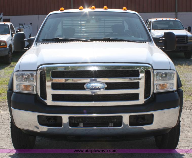 image for item A2061 2006 Ford F450 Super Duty extended cab pickup truck