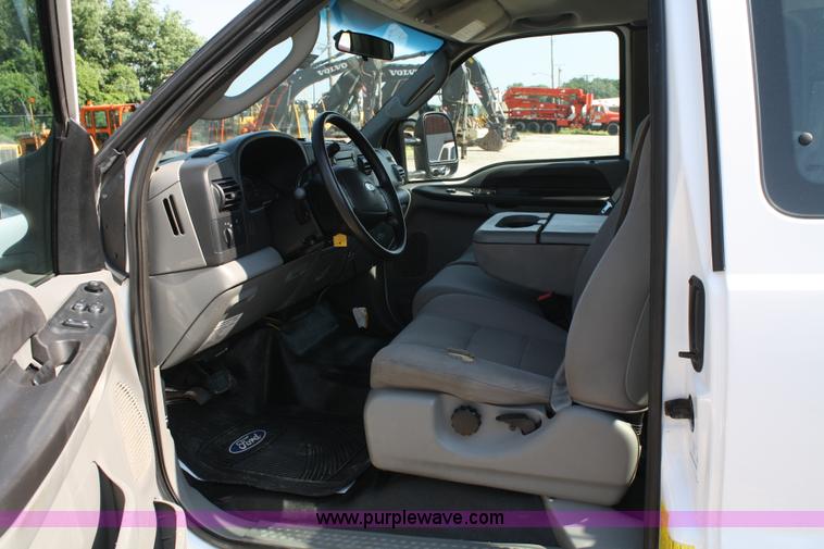 image for item A2061 2006 Ford F450 Super Duty extended cab pickup truck