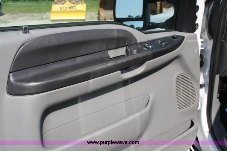 image for item A2061 2006 Ford F450 Super Duty extended cab pickup truck