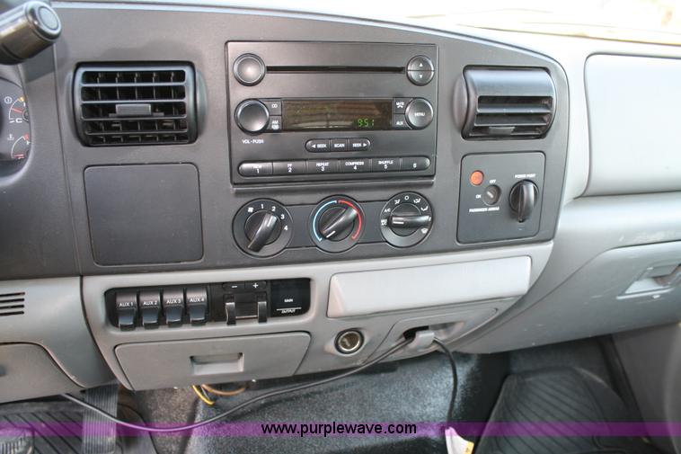 image for item A2061 2006 Ford F450 Super Duty extended cab pickup truck