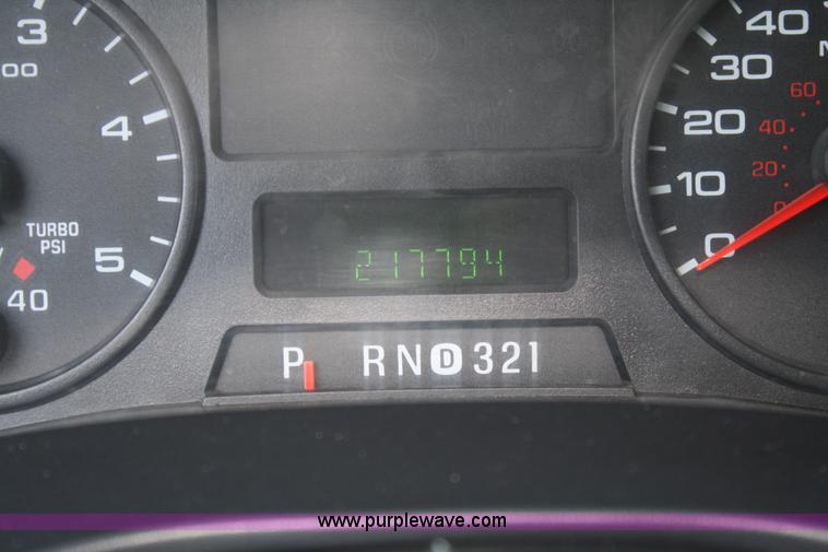 image for item A2061 2006 Ford F450 Super Duty extended cab pickup truck