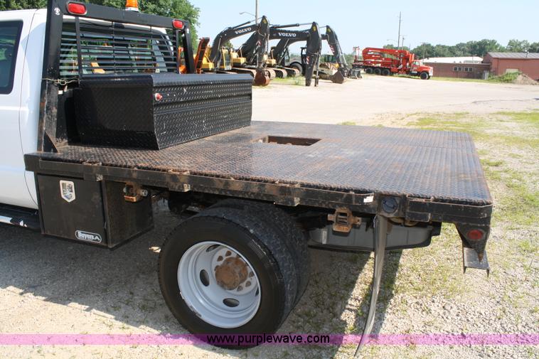 image for item A2061 2006 Ford F450 Super Duty extended cab pickup truck