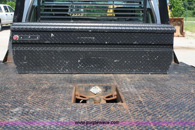 image for item A2061 2006 Ford F450 Super Duty extended cab pickup truck