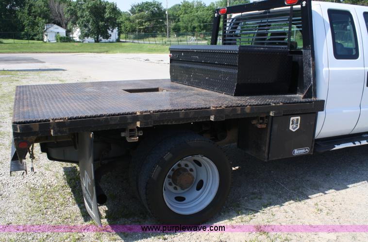 image for item A2061 2006 Ford F450 Super Duty extended cab pickup truck