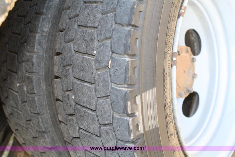 image for item A2061 2006 Ford F450 Super Duty extended cab pickup truck