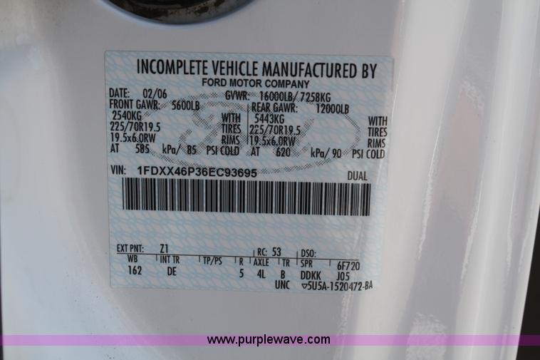 image for item A2061 2006 Ford F450 Super Duty extended cab pickup truck