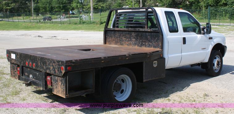image for item A2062 2004 Ford F450 Super Duty extended cab pickup truck