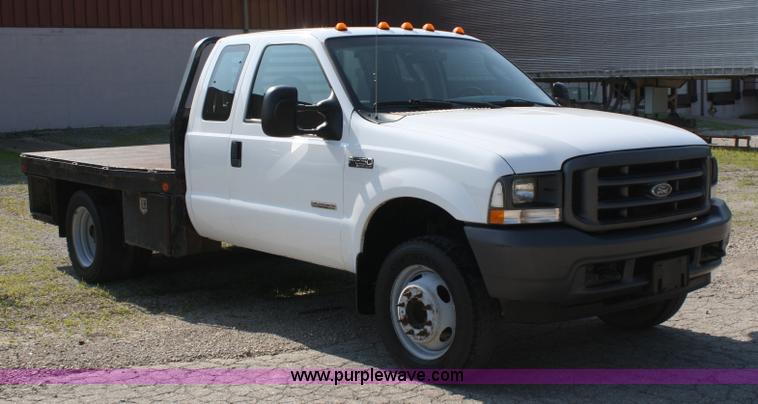 image for item A2062 2004 Ford F450 Super Duty extended cab pickup truck