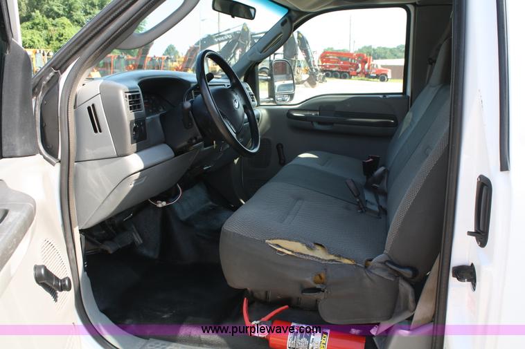 image for item A2062 2004 Ford F450 Super Duty extended cab pickup truck