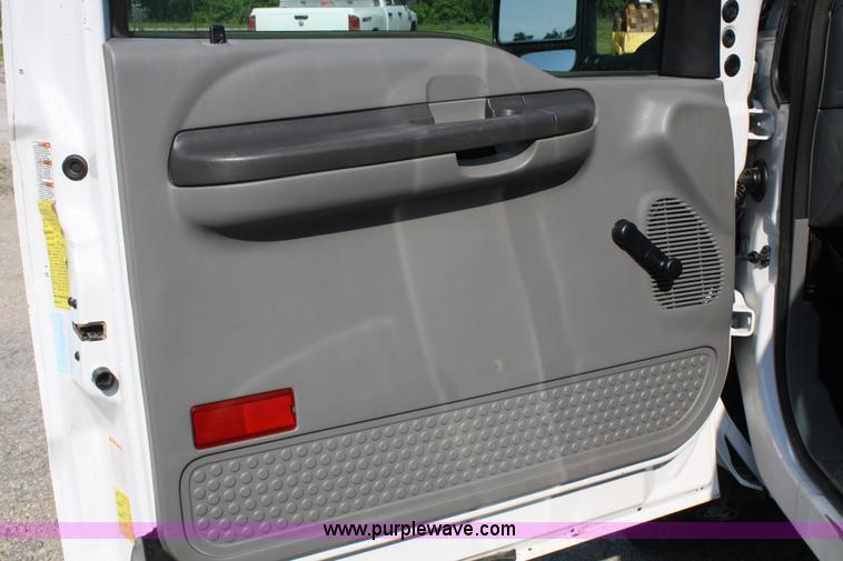 image for item A2062 2004 Ford F450 Super Duty extended cab pickup truck