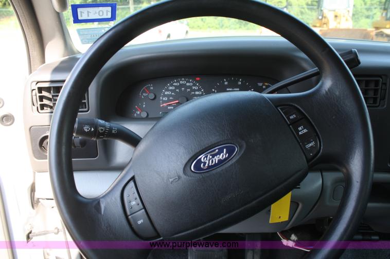 image for item A2062 2004 Ford F450 Super Duty extended cab pickup truck