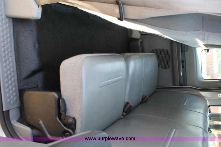 image for item A2062 2004 Ford F450 Super Duty extended cab pickup truck