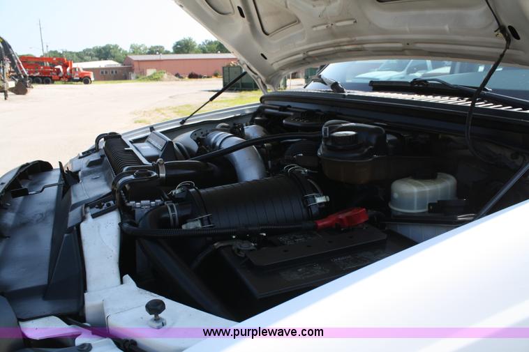 image for item A2062 2004 Ford F450 Super Duty extended cab pickup truck