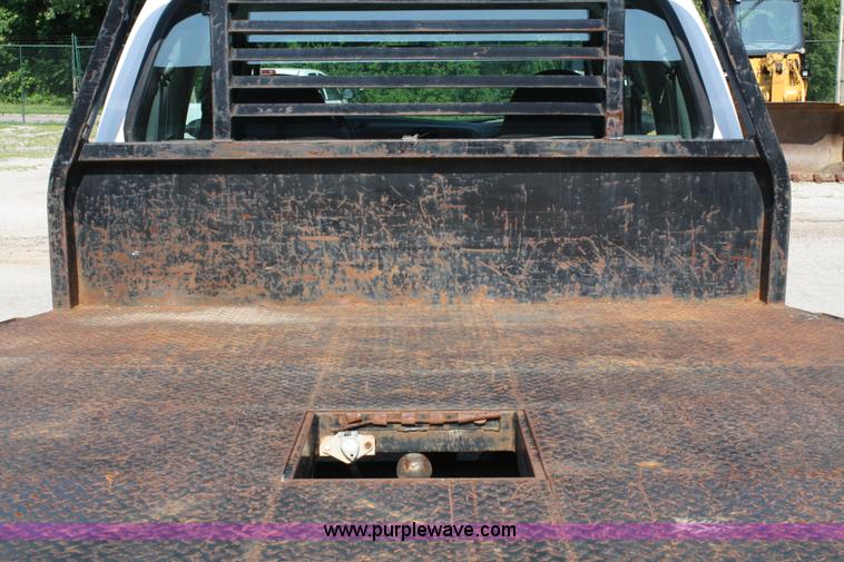 image for item A2062 2004 Ford F450 Super Duty extended cab pickup truck