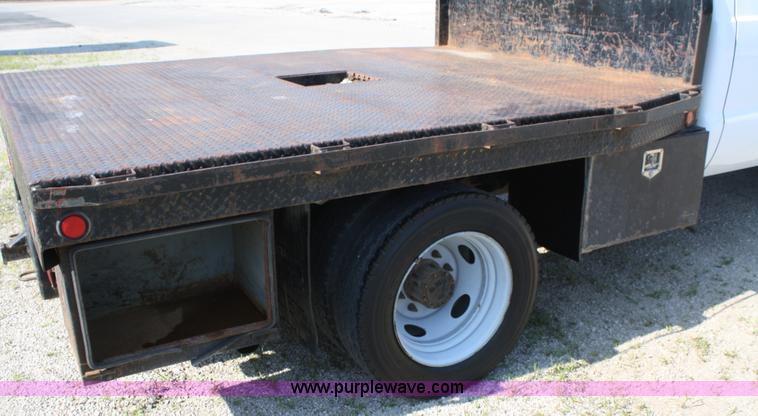 image for item A2062 2004 Ford F450 Super Duty extended cab pickup truck