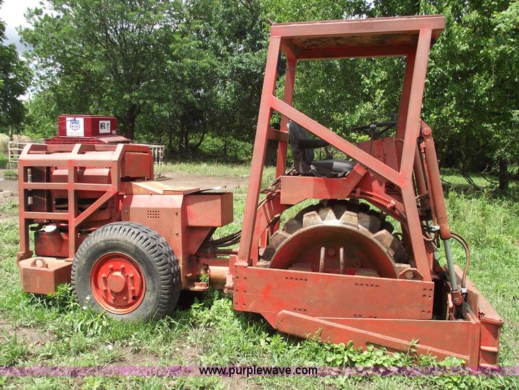 image for item A4235 1985 Rammax PF51 five ton vibratory pad foot roller