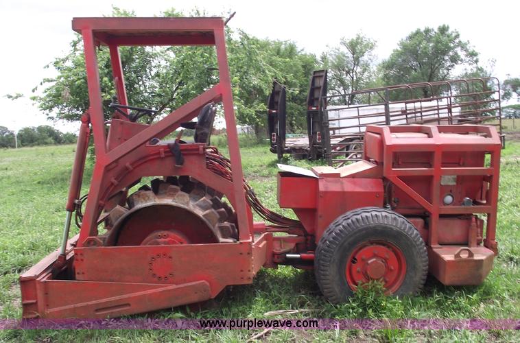 image for item A4235 1985 Rammax PF51 five ton vibratory pad foot roller