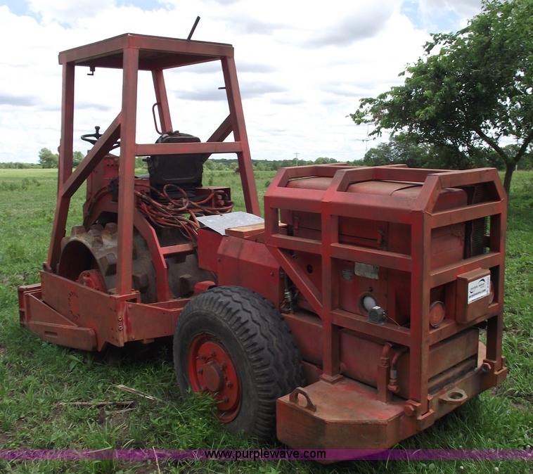 image for item A4235 1985 Rammax PF51 five ton vibratory pad foot roller