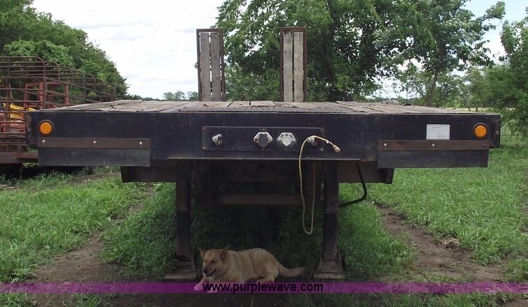 image for item A4237 1999 Dynaweld 40 ton low boy trailer