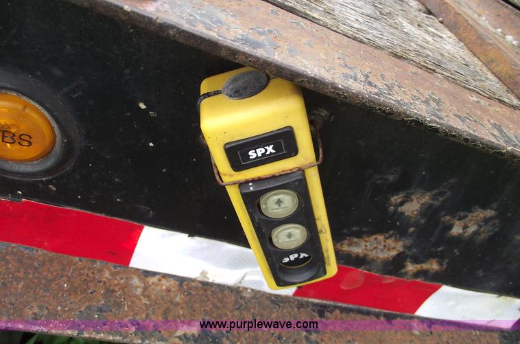 image for item A4237 1999 Dynaweld 40 ton low boy trailer