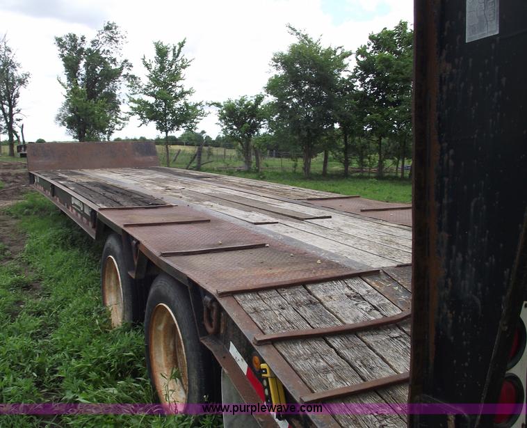 image for item A4237 1999 Dynaweld 40 ton low boy trailer