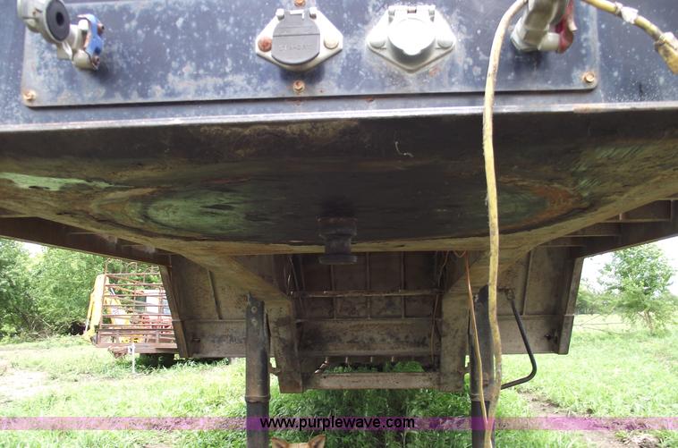 image for item A4237 1999 Dynaweld 40 ton low boy trailer