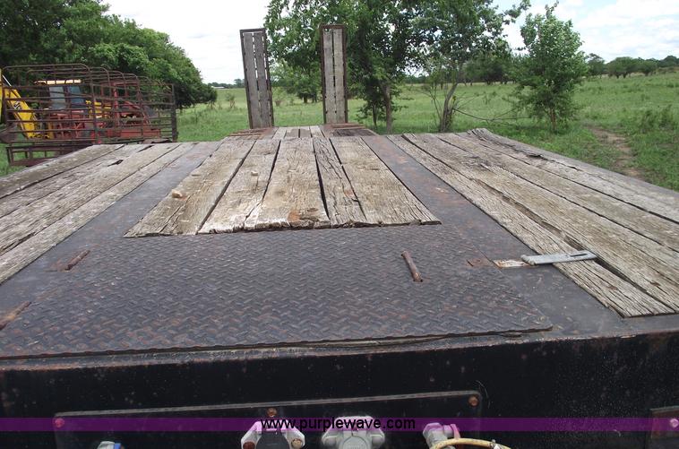 image for item A4237 1999 Dynaweld 40 ton low boy trailer