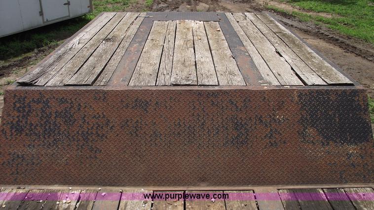 image for item A4237 1999 Dynaweld 40 ton low boy trailer