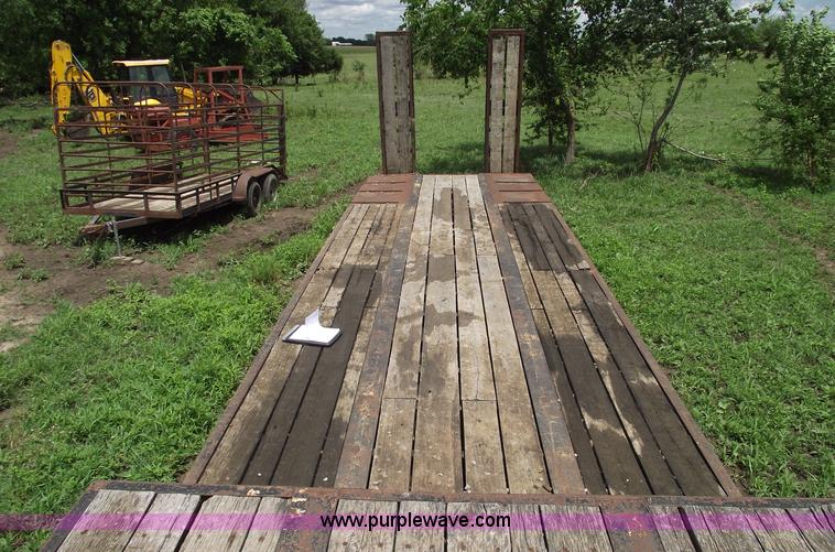 image for item A4237 1999 Dynaweld 40 ton low boy trailer