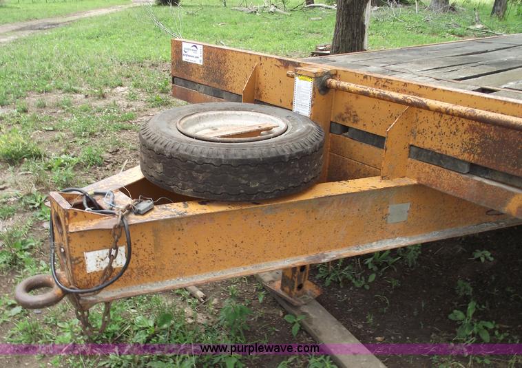 image for item A4241 1992 Econoline P243D 12 ton Backhoe Pro trailer