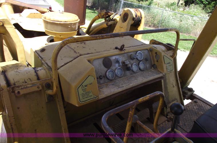 image for item A4242 1972 Caterpillar 977L track loader