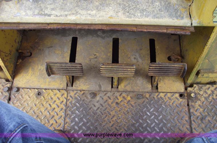 image for item A4242 1972 Caterpillar 977L track loader